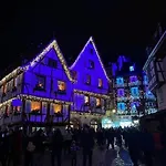 In Old Town 6 People *