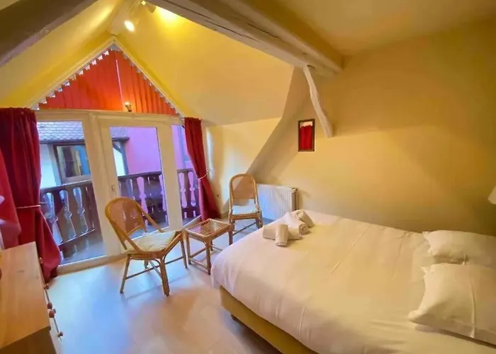 In Old Town 6 People *