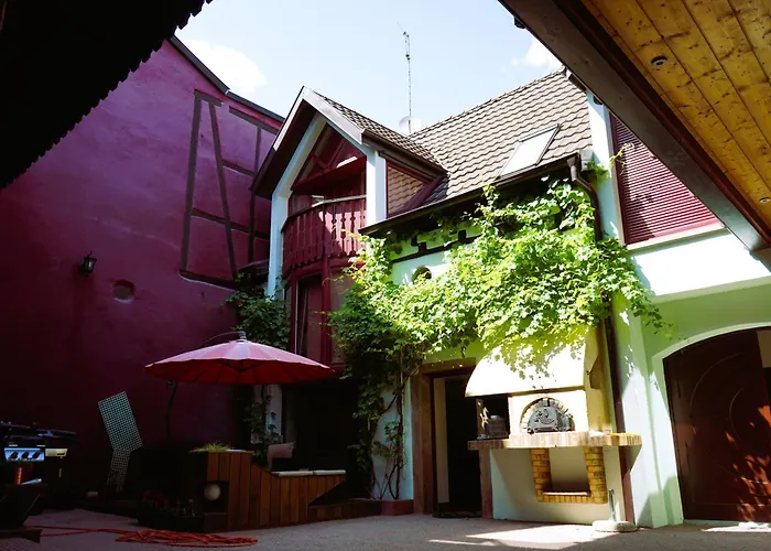 In Old Town 6 People